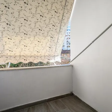 Miku Apartment-city Walk 1bd Stylish טיראנה