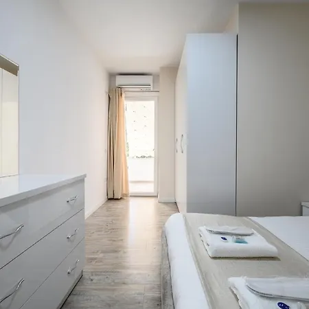 Miku Apartment-city Walk 1bd Stylish Appartement Tirana